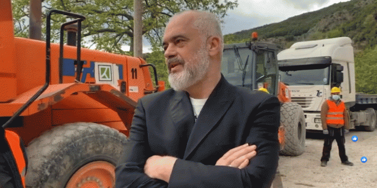 Tjetër investim i rëndësishëm në jug, rruga që lidh Tepelenën me Himarën