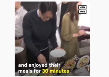 Shikoni se sa shpejt mund të përhapet koronavirusi në një restorant (VIDEO)