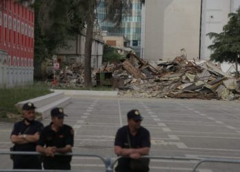 Ish-kandidati për deputet në Gjirokastër: Dikush duhet të bëjë burg për teatrin