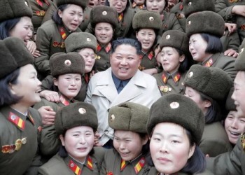 “Orgji dhe lojëra seksi”/ “Skuadra e Kënaqësisë” e Kim Jong-un, aty ku vajzat e virgjëra “argëtojnë” pushtetarët e Koresë së Veriut