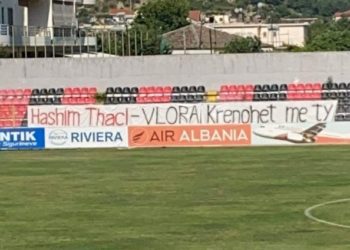 Ndeshja Flamurtari-Luftëtari nisi me vonesë, shkak parullat mbështetëse për Hashim Thaçin