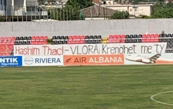 Ndeshja Flamurtari-Luftëtari nisi me vonesë, shkak parullat mbështetëse për Hashim Thaçin