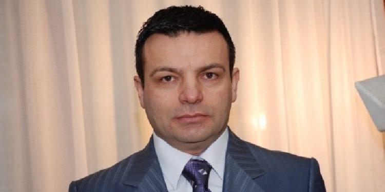 Deputeti ballist që ‘la nam’ në Sarandë, kundër ndryshimeve kushtetuese për sistem të ri elektoral dhe lista të hapura