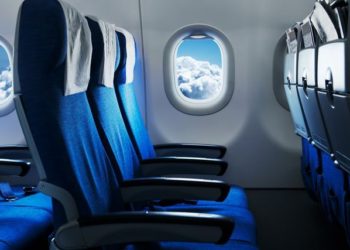 Udhëtim në kohën e koronavirusit: Si të ulësh mundësinë e kontaktit fizik në avjon