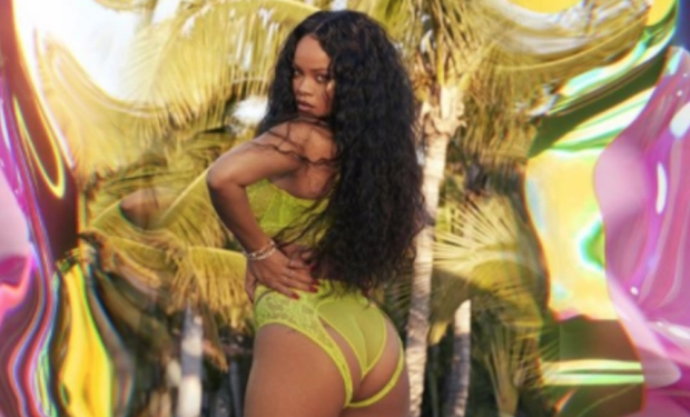 Rihanna mahnit fansat duke shfaqur format me bikini për koleksionin Fenty