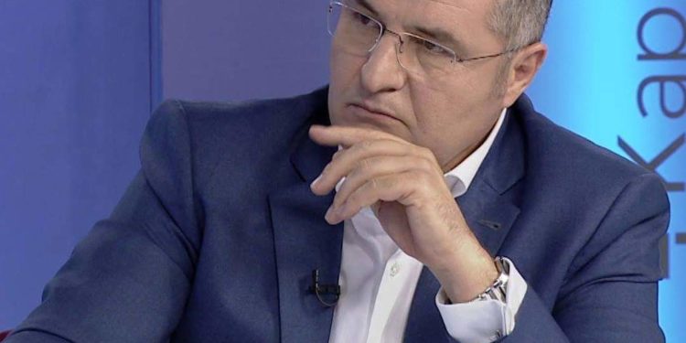 Gazetari Aleksandër Furxhi hedh poshtë lajmet se ishte prekur nga Covid: Thashethem për ca klikime më shumë, nga ata që nuk skuqen nga turpi