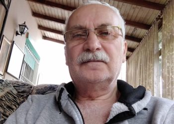 “Nuk kam brekë në b*thë”, gazetari tregon historinë me Sekretarin e Partisë dhe telefonatën me kushëririn në Greqi