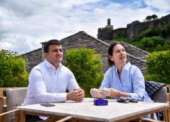 “Ku të shkosh në fundjavë? Gjirokastër them unë. Pse? Si pse more….”, Kumbaro thirrje për të vizituar qytetin e gurtë