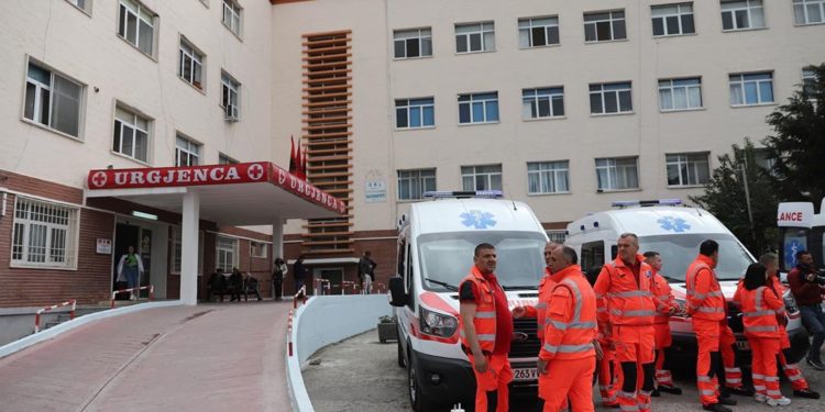 Dy persona rezultojnë pozitiv me Covid, mbyllet materniteti i Vlorës