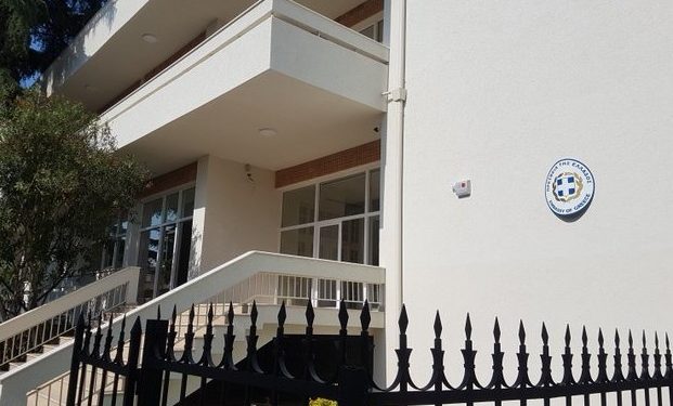 Njoftim i ambasadës greke në Tiranë, ja kush do të lejohet të kalojë kufirin