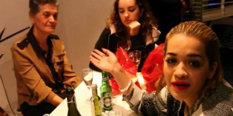 Ditë zie për Rita Ora-n, humb njeriun e familjes