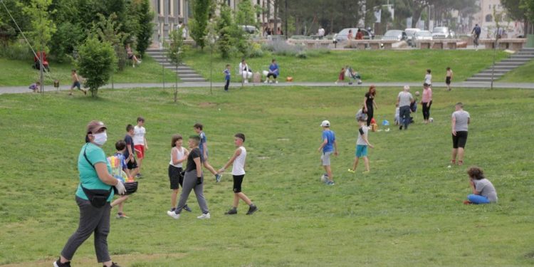 Nga sot hiqen kufizimet në pjesën më të madhe të vendit