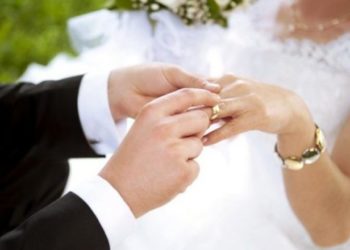 Rikthehen martesat si qëmoti: Emigrantët i besojnë më shumë një mblesi për të gjetur nuse se rrjeteve sociale