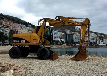 Vëzhgimi/ Si u zvarritën punimet për lungomaren e Sarandës (VIDEO)