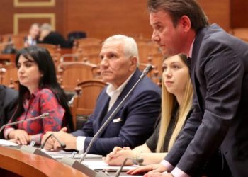 “Pa lista të hapura s’kalon asgjë në Parlament”, Ralf Gjoni thirrje për opozitën