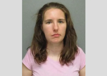 Doktoresha vret burrin para fëmijëve sepse “e pa shtrembër”