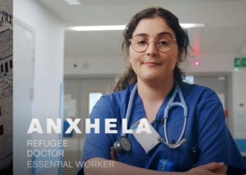 Njihuni me Anxhelën, emigranten shqiptare që është në frontin e parë në luftën kundër Covid në Angli, pacientët e thërrasin ‘baby doctor’