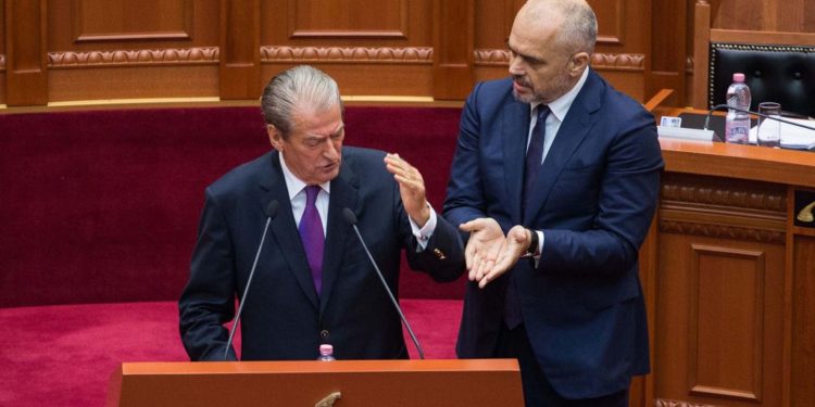 Berisha – Ramës: Ti duhesh varur te “Sheshi i Flamurit” në Vlorë