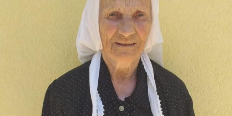 Njihuni me Haxhiren, gjyshen çame që ka mbushur plot 100 vjeç