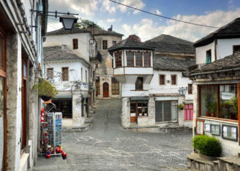 Çmenduria e 1997: Si e bashkuan fshatarët e Gjirokastrës, Shqipërinë me Greqinë