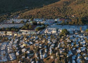 Kaos në kampin më të madh të refugjatëve në Greqi, të paktën 5 të vrarë me thikë