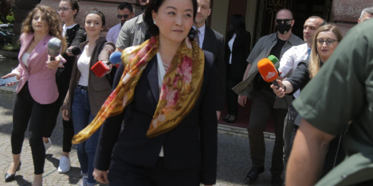 Dështimi i marrëveshjes për reformën zgjedhore, reagon ashpër ambasadorja amerikane: Boll me kërkesa të pazbatueshme dhe kushte të reja, mbani fjalën e dhënë