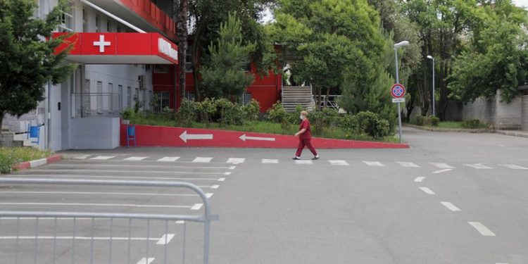 5 raste të reja me Covid në Vlorë, 30 tamponët e Gjirokastrës dalin negativë