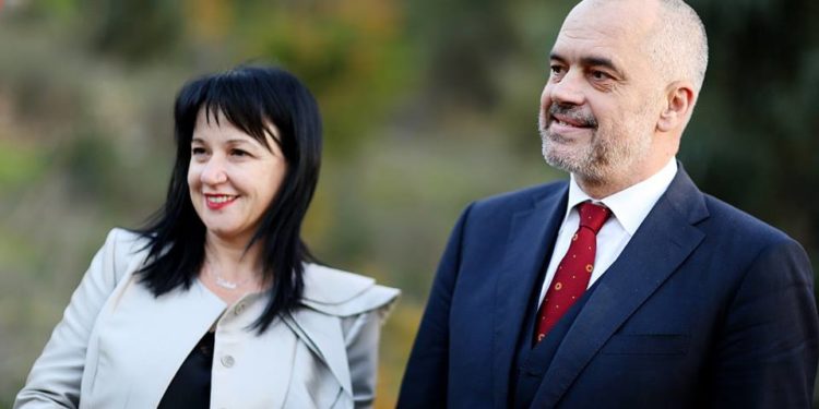 Pasuria/ Kryeministri Rama ende me kredi, të ardhurat kryesore i sjell bashkëshortja (VIDEO)