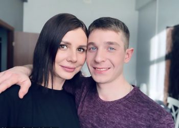 Historia që ka trazuar rrjetin: 35-vjeçarja mbetet shtatzënë me djalin e ish-burrit