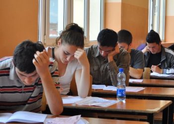 Sot provimi i fundit për maturantët! Testojnë njohurinë në lëndët me zgjedhje