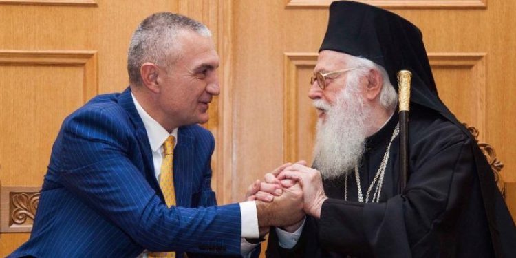 Meta i uron shërim të shpejtë kryepeshkopit Janullatos: Krenar për rolin e tij të çmuar