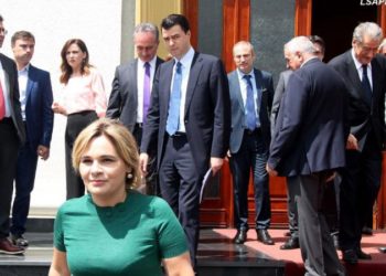 Monika Kryemadhi bëhet pishman, heq dorë nga zgjedhjet e parakohshme dhe largimi i Ramës: Njerëzit do të votojnë kundër tij