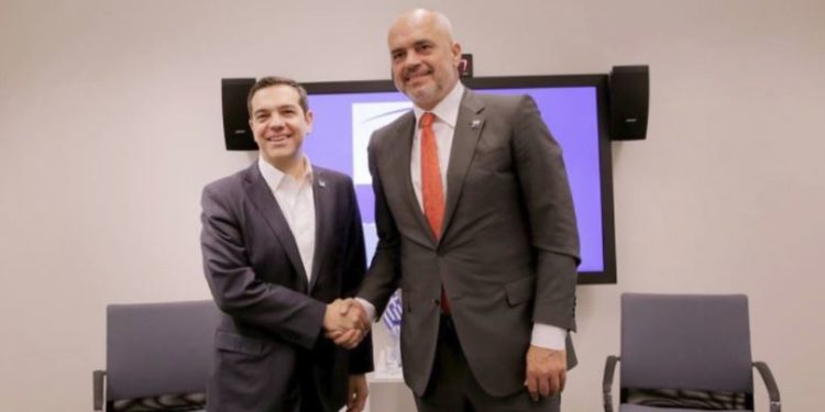 Alexis Tsipras thirrje kryeministrit të Greqisë: Mbyll marrëveshjen e detit me Shqipërinë