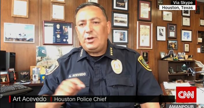 Shefi i Policisë i përgjigjet Donald Trump: Mbylle gojën! (VIDEO)