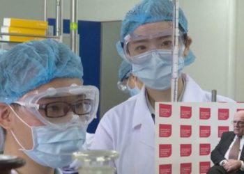 Ish-kreu i inteligjencës britanike: COVID-19 u krijua në laborator, u përhap nga një incident