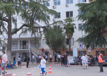 Çfarë po ndodh në Shqipëri/ Edhe 30-vjeçarë në spital me Covid. Specialistët: Virusi nuk është dobësuar