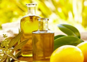 Vaj ulliri me limon për fuqi gjatë ditës, ja efektet pozitive