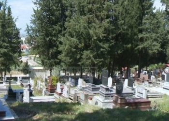 Historia e pazakontë në Roskovec/ Ngatërrohen arkivolet, në vend të një gruaja varroset një burrë