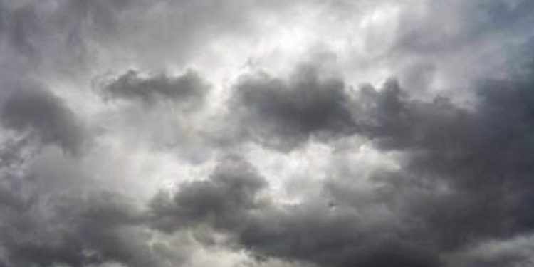 Moti, fundjava nis me vranësira dhe reshje