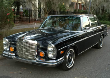 Brenda makinës luksoze të Enver Hoxhës, me këtë ‘Benz’ udhëtoi drejt Gjirokastrës. Diktatori ulej gjithmonë pas shoferit  (VIDEO)