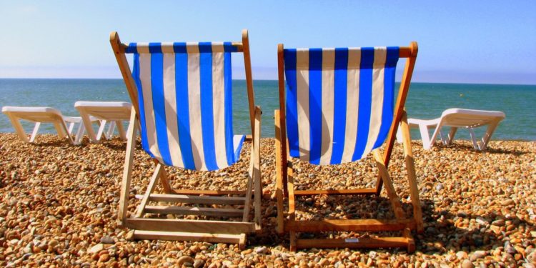 Sazan Guri thirrje shqiptarëve: Mos u shtrini në shezlone, ja cila është arsyeja