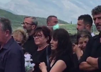U vetëfljuan sepse besonin tek ringjallja, nënë e bijë iu jepet lamtumira e fundit në Përmet