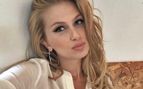 Mbesa e Bujar Nishanit “tërbon” fansat me poza të nxehta (FOTO)