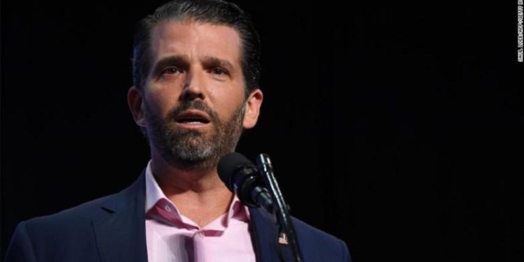 “Maskat janë të panevojshme”/ Twiiter bllokon djalin e Trump-it!