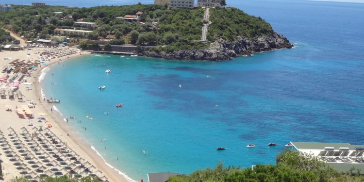 Shkoi me pushime në Jalë, por përfundoi në sherr me rojen e resortit, kapet 30-vjeçarit