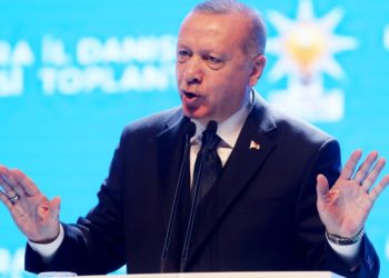 Erdogan paralajmëron mbyllje të mediave sociale: Familja ime është fyer në internet