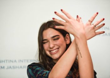 “U sulmua” pasi i tregoi botës flamurin e Shqipërisë etnike, Dua Lipa: Nuk kisha qëllim të nxisja urrejtje