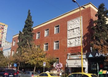 Mrekulli në maternitetin “Geraldinë”/ 27-vjeçarja pa disa organe sjell në jetë vajzën shëndosh e mirë