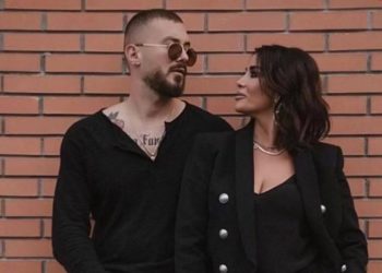 Publikuan lajmin se kishin filluar bashkëjetesën, dyshja ironizon portalet