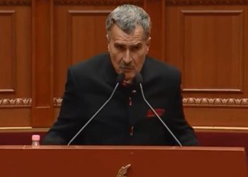 Kërcënon deputeti i Bashës: Silluni mirë se jemi gati për sherr, mund të hedhim ndonjë granatë në Kuvend